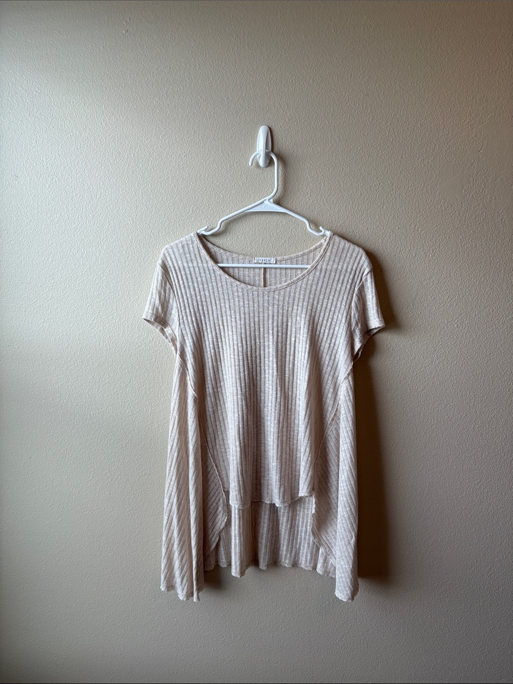 ✨Taupe Ribbed Flowy Tee✨